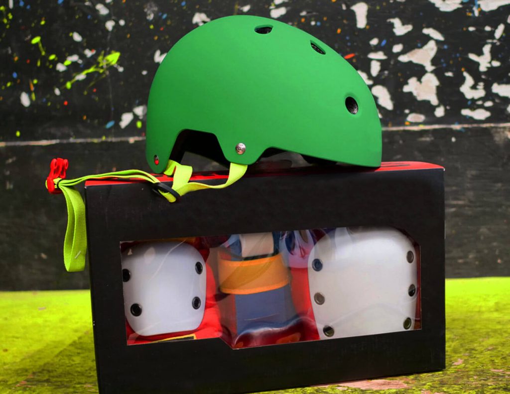 Principais acessórios de skate para iniciantes 3 Equipamentos de segurança para andar de skate: capacte, joelheiras e luvas