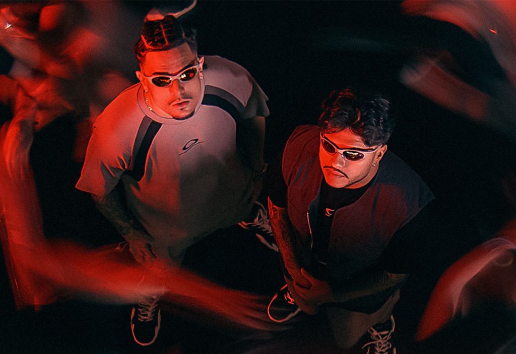 Podpah x Oakley: a colaboração que traduz fogo, água e a força da quebrada no novo Plantaris 1 PODPAH X OAKLEY PLANTARIS