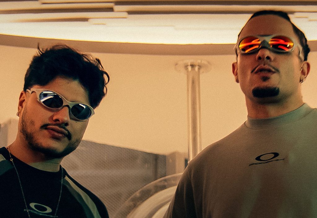 Podpah x Oakley: a colaboração que traduz fogo, água e a força da quebrada no novo Plantaris 2 PODPAH X OAKLEY PLANTARIS 2